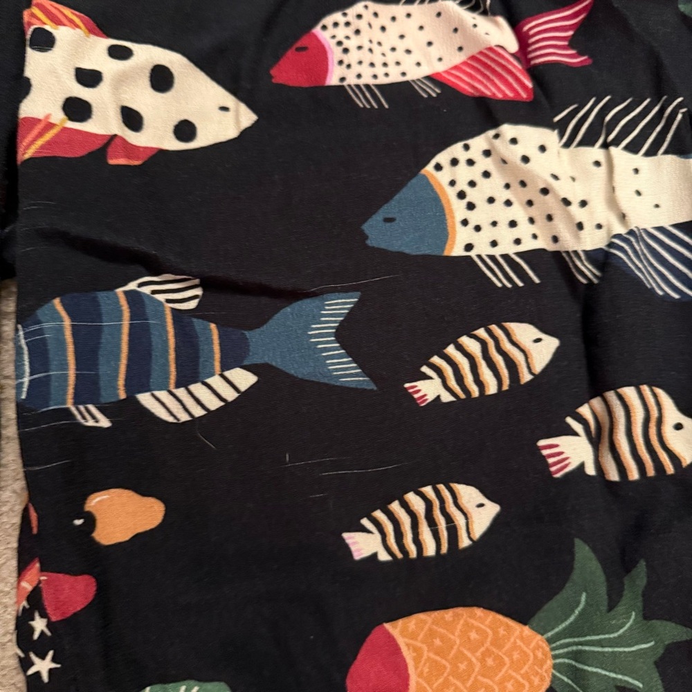 Farm Rio fish pants - Picture 2 of 4